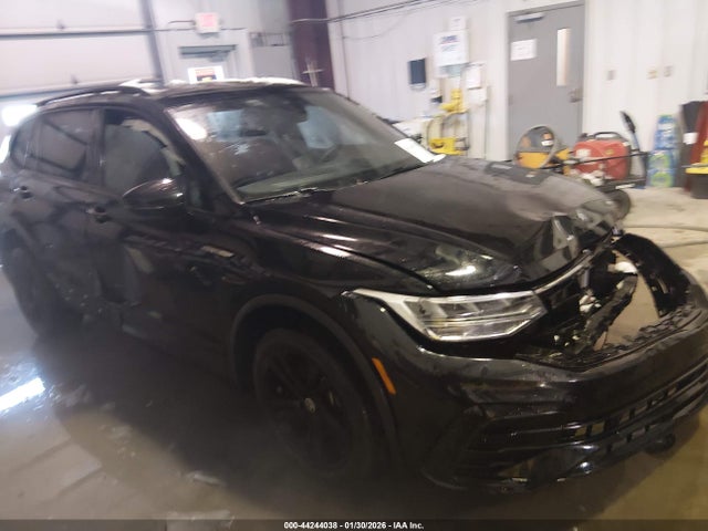 Продаж на аукціоні авто 2024 Volkswagen Tiguan 2.0t Se R-line Black, vin: 3VV8B7AX7RM056949, номер лоту: 44244038