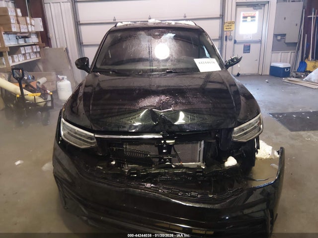 Продаж на аукціоні авто 2024 Volkswagen Tiguan 2.0t Se R-line Black, vin: 3VV8B7AX7RM056949, номер лоту: 44244038