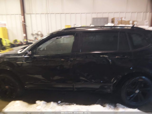 Продаж на аукціоні авто 2024 Volkswagen Tiguan 2.0t Se R-line Black, vin: 3VV8B7AX7RM056949, номер лоту: 44244038