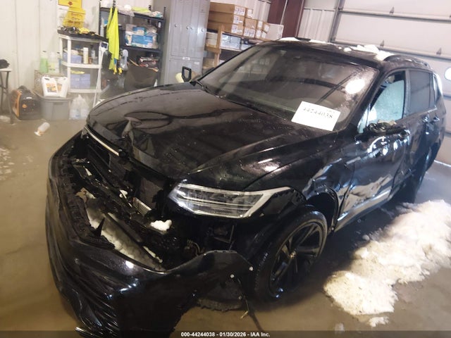 Продаж на аукціоні авто 2024 Volkswagen Tiguan 2.0t Se R-line Black, vin: 3VV8B7AX7RM056949, номер лоту: 44244038