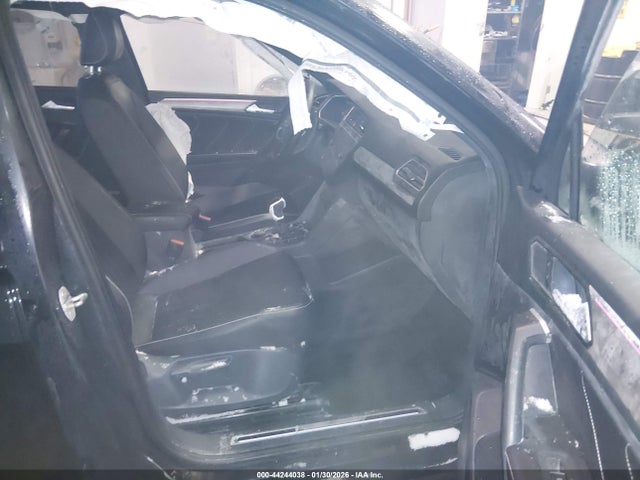 Продаж на аукціоні авто 2024 Volkswagen Tiguan 2.0t Se R-line Black, vin: 3VV8B7AX7RM056949, номер лоту: 44244038