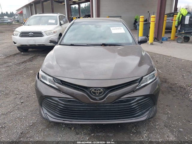 4T1B11HK2JU049532 Toyota CAMRY LE