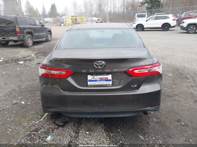 4T1B11HK2JU049532 Toyota CAMRY LE