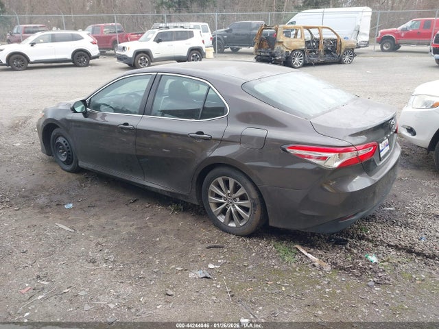 4T1B11HK2JU049532 Toyota CAMRY LE