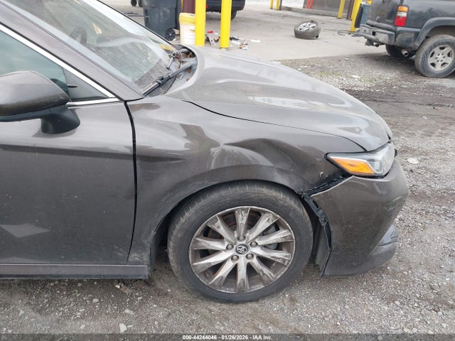 4T1B11HK2JU049532 Toyota CAMRY LE