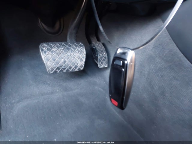 2019 AUDI A8 L WAU8DAF82KN009098 Photo 10