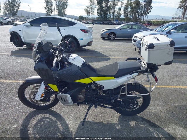 2023 Husqvarna Norden 901 მანქანა იყიდება აუქციონზე, vin: VBKUN6406PM850264, აუქციონის ნომერი: 44244216