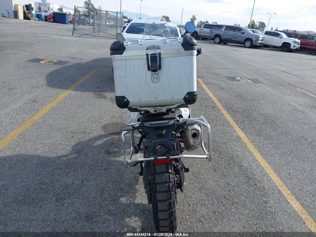 2023 Husqvarna Norden 901 მანქანა იყიდება აუქციონზე, vin: VBKUN6406PM850264, აუქციონის ნომერი: 44244216