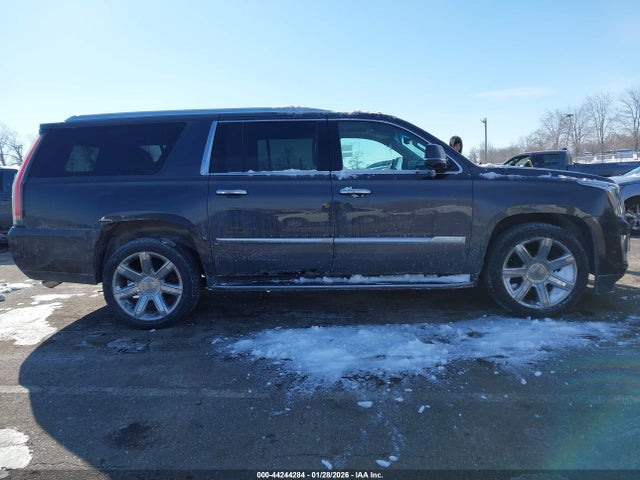 44244284 :رقم المزاد ، 1GYS4HKJ5JR379182 vin ، 2018 Cadillac Escalade Esv Luxury مزاد بيع
