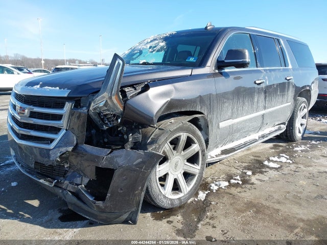 44244284 :رقم المزاد ، 1GYS4HKJ5JR379182 vin ، 2018 Cadillac Escalade Esv Luxury مزاد بيع