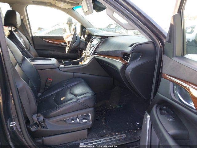 44244284 :رقم المزاد ، 1GYS4HKJ5JR379182 vin ، 2018 Cadillac Escalade Esv Luxury مزاد بيع