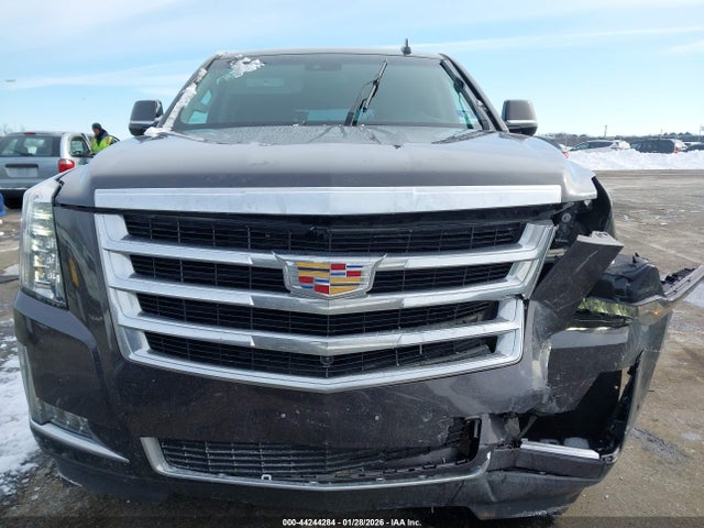 44244284 :رقم المزاد ، 1GYS4HKJ5JR379182 vin ، 2018 Cadillac Escalade Esv Luxury مزاد بيع