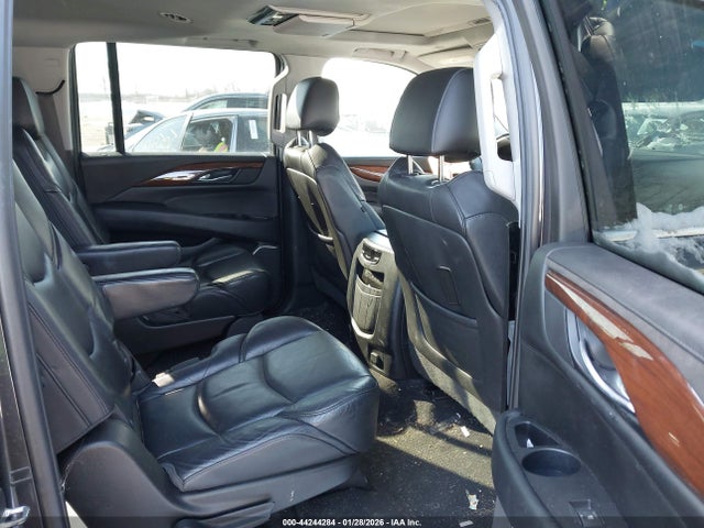 44244284 :رقم المزاد ، 1GYS4HKJ5JR379182 vin ، 2018 Cadillac Escalade Esv Luxury مزاد بيع