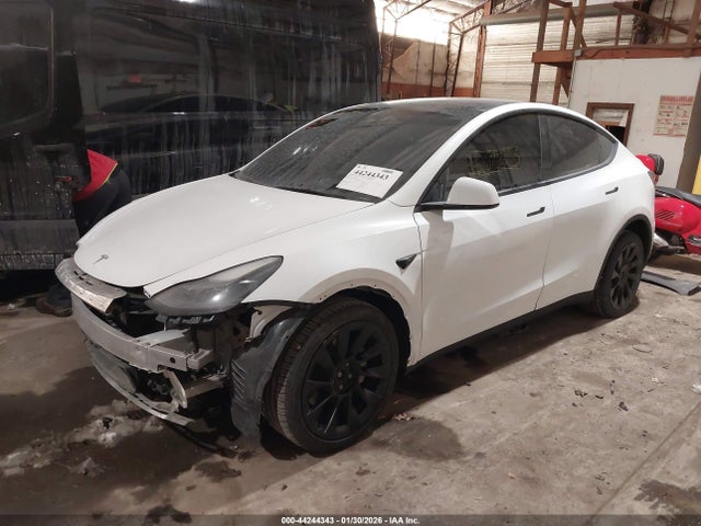 2024 TESLA MODEL Y 7SAYGDEE6RA286459 Photo 1