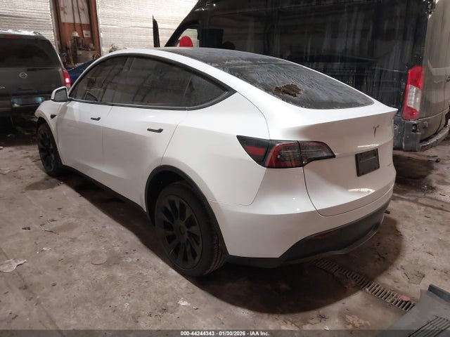 2024 TESLA MODEL Y 7SAYGDEE6RA286459 Photo 2