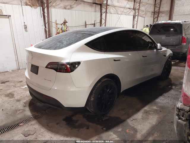 2024 TESLA MODEL Y 7SAYGDEE6RA286459 Photo 3