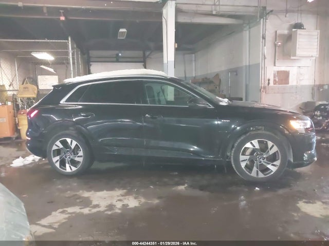 Aukcja sprzedaży 2023 Audi E-tron Premium Quattro, vin: WA1AAAGE3PB004755, numer aukcji: 44244351