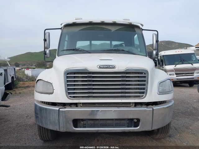 1FVACWFC7JHJS8033 Freightliner M2 106