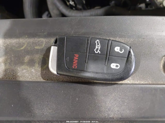 44244581 :رقم المزاد ، 1C3CCCFBXGN194181 vin ، 2016 Chrysler 200 Touring مزاد بيع