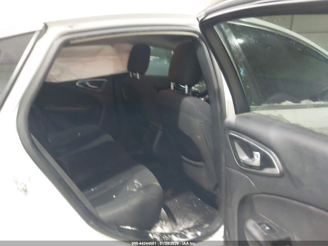 44244581 :رقم المزاد ، 1C3CCCFBXGN194181 vin ، 2016 Chrysler 200 Touring مزاد بيع