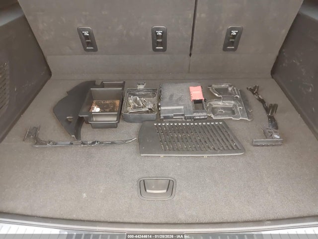 1GNS6EKDXTR101820 Chevrolet Suburban Rst