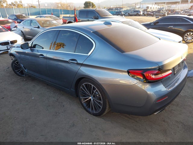 2021 BMW 530E WBA13AG04MCG37632 Photo 2