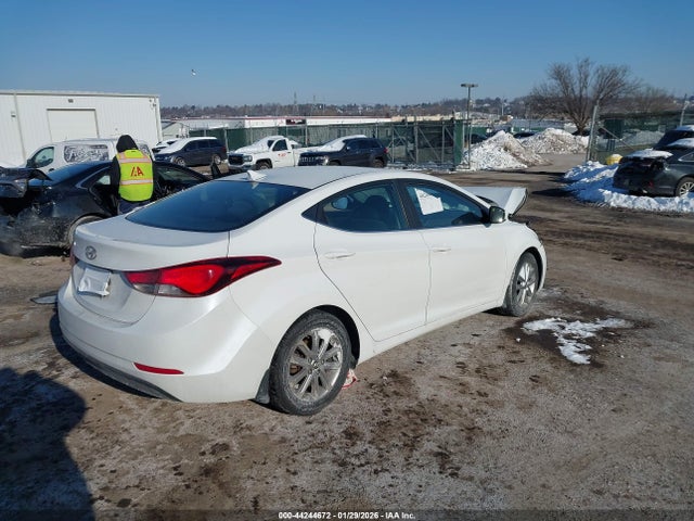 Hyundai ELANTRA SE 2015 5NPDH4AE2FH628875 Image 4