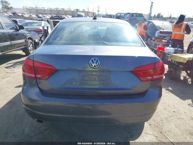 Volkswagen Passat 1.8t Wolfsburg Edition 2014 1VWAT7A32EC070339 Image 16