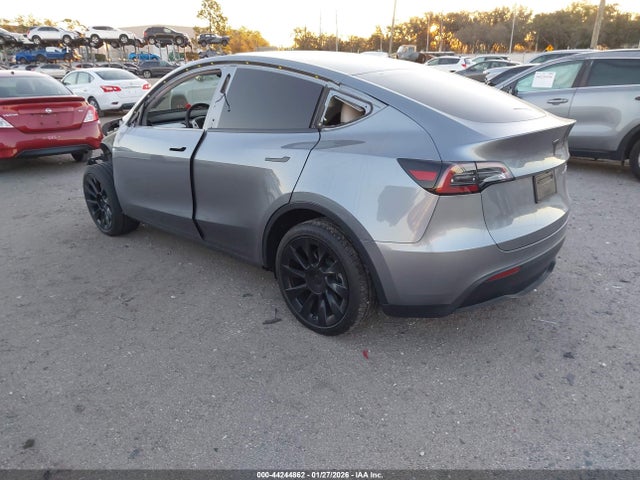 2025 TESLA MODEL Y 7SAYGDED5SA340914 Photo 2