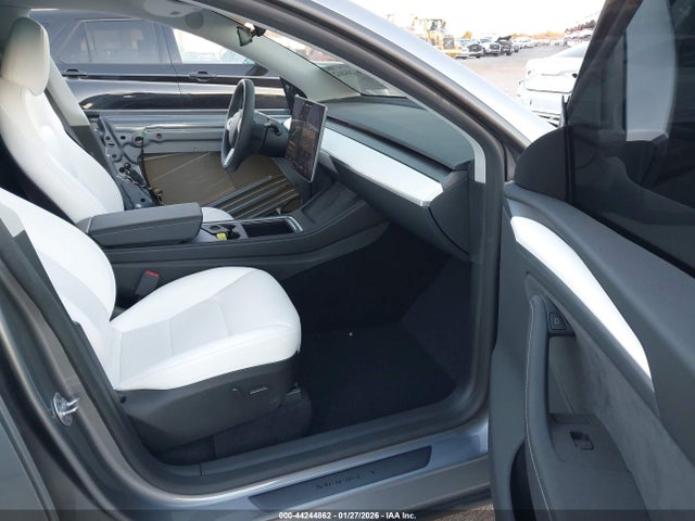 2025 TESLA MODEL Y 7SAYGDED5SA340914 Photo 4