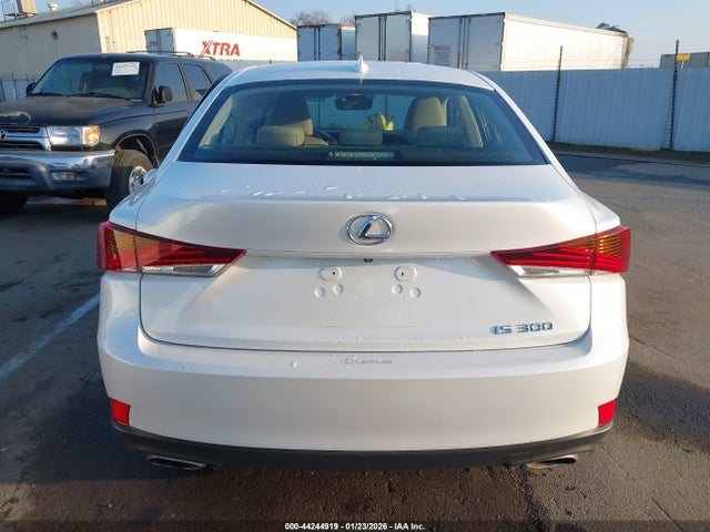 Lexus IS 300 2019 JTHBA1D27K5085656 Image 16