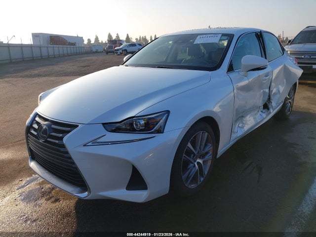 Lexus IS 300 2019 JTHBA1D27K5085656 Image 2