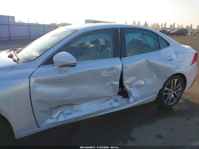JTHBA1D27K5085656 Lexus IS 300