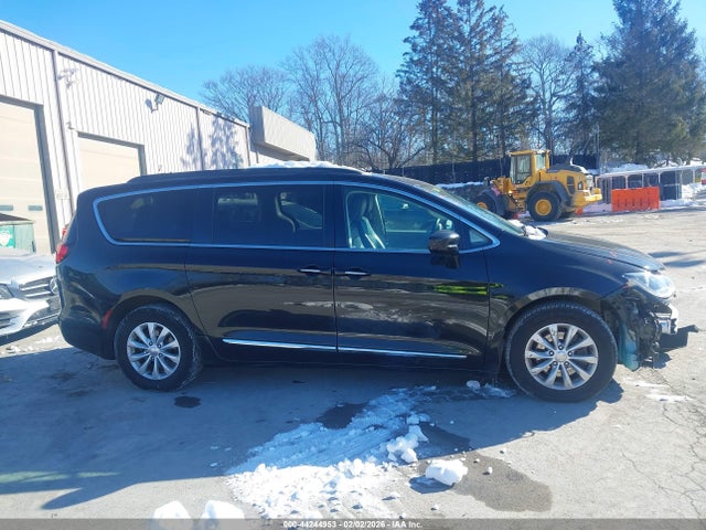 Aukcja sprzedaży 2017 Chrysler Pacifica Touring-l, vin: 2C4RC1BG2HR832004, numer aukcji: 44244953
