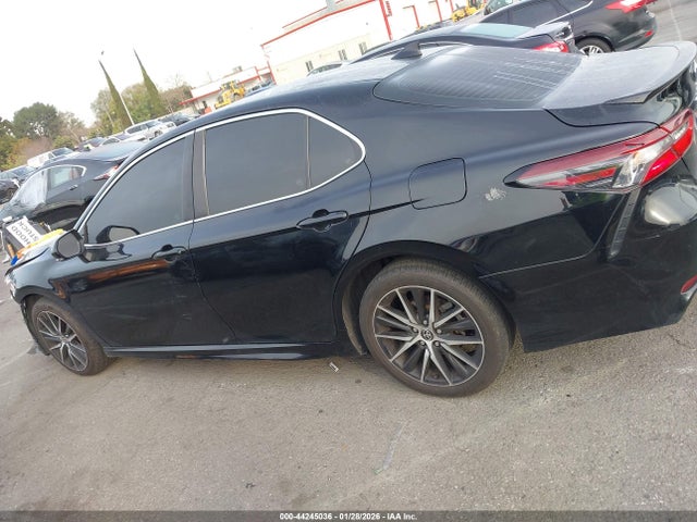 4T1G11AK1NU647231 Toyota CAMRY SE