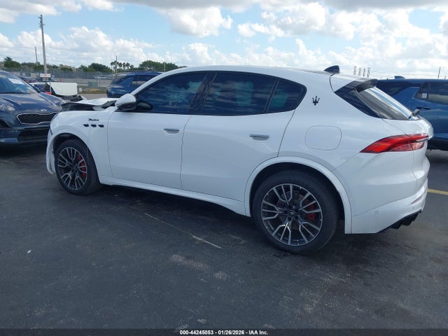 2023 MASERATI GRECALE ZN682AVM5P7429147 Photo 2