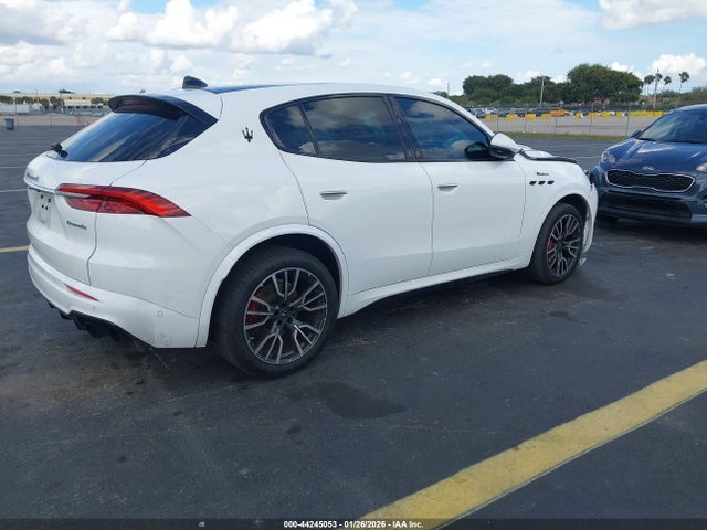 2023 MASERATI GRECALE ZN682AVM5P7429147 Photo 3
