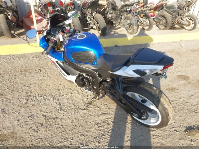 Suzuki GSX-R750 2014 JS1GR7MA2E2102180 Image 3