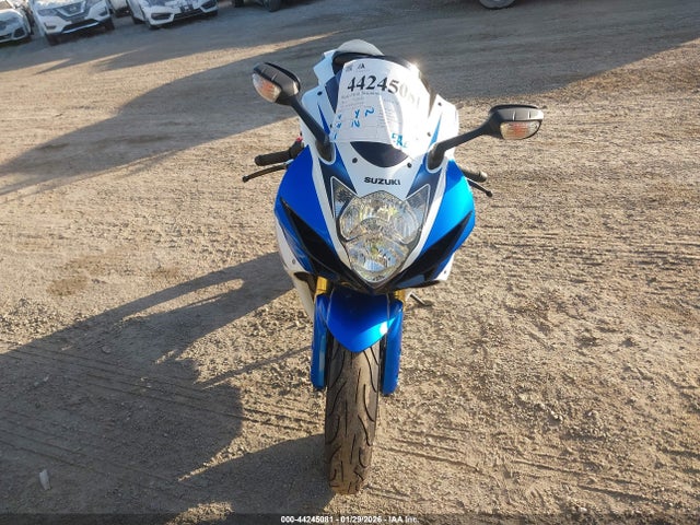 Suzuki GSX-R750 2014 JS1GR7MA2E2102180 Image 5