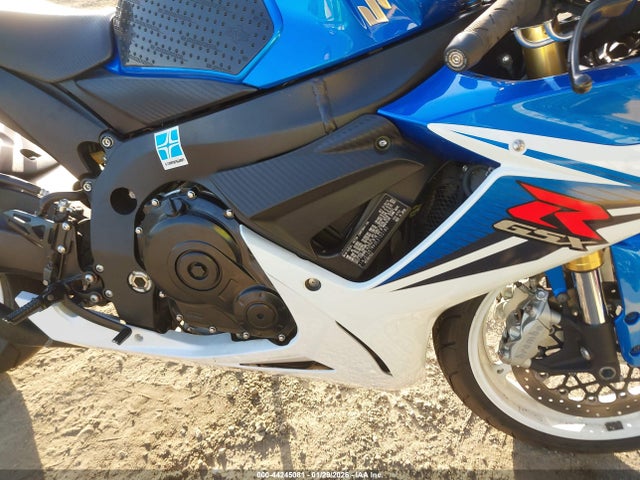 Suzuki GSX-R750 2014 JS1GR7MA2E2102180 Image 8