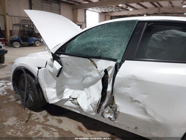 2026 TESLA MODEL Y 7SAYGDED1TA442325 Photo 5