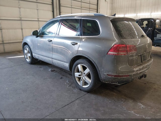 2013 VOLKSWAGEN TOUAREG WVGEF9BP5DD003845 Photo 2