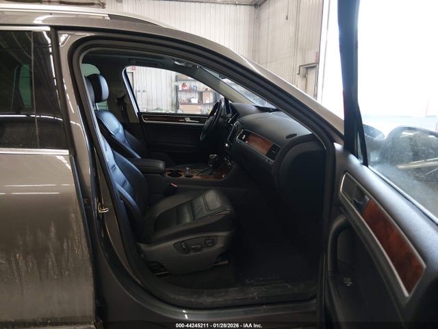 2013 VOLKSWAGEN TOUAREG WVGEF9BP5DD003845 Photo 4