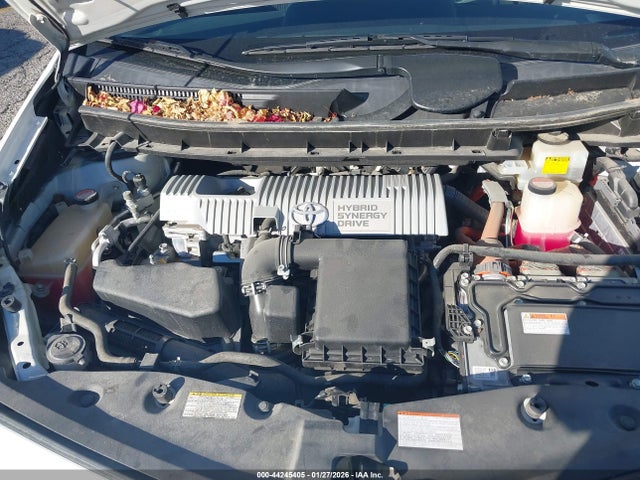JTDZN3EU0FJ035632 Toyota Prius V Three