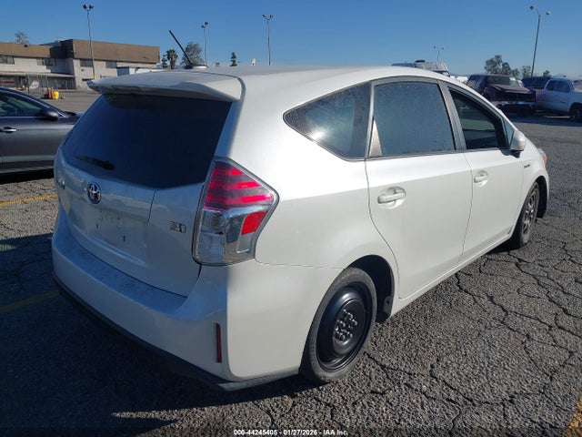 JTDZN3EU0FJ035632 Toyota Prius V Three