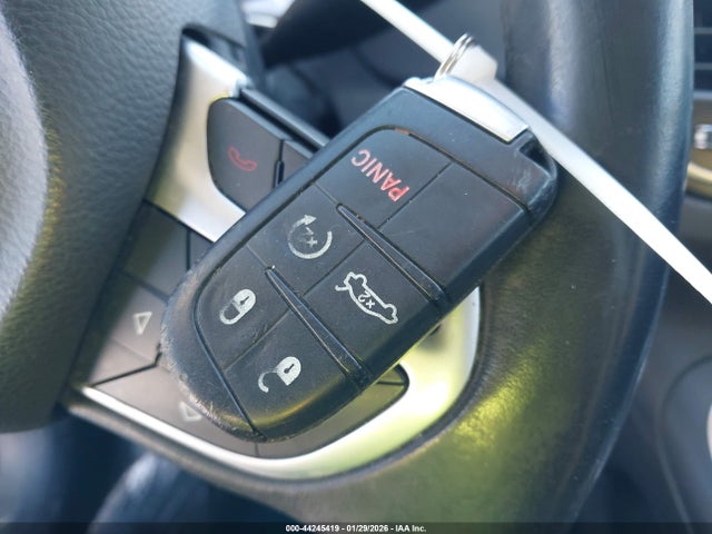 2015 Chrysler 200 Limited მანქანა იყიდება აუქციონზე, vin: 1C3CCCAB2FN751879, აუქციონის ნომერი: 44245419