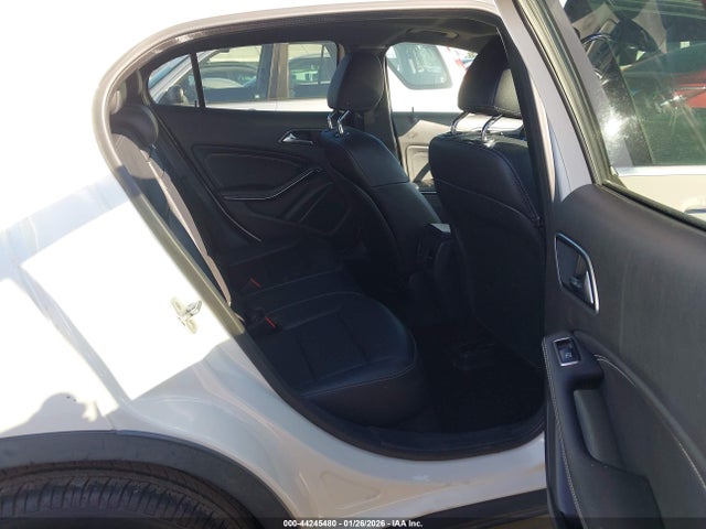 WDCTG4EB5JJ446998 Mercedes-Benz GLA 250