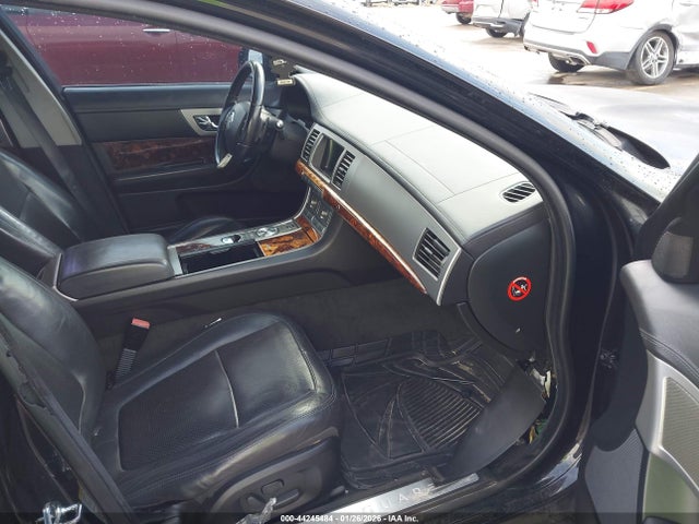 2011 JAGUAR XF SAJWA0GB6BLR88726 Photo 4