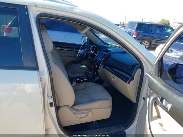 2011 KIA SORENTO 5XYKT3A14BG172358 Photo 4