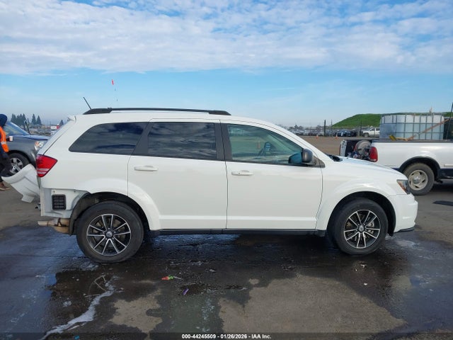 3C4PDCAB9JT217040 Dodge JOURNEY SE
